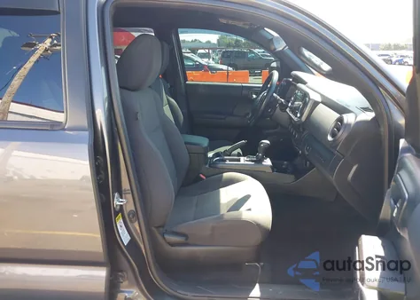 2016 Toyota Tacoma Dbl Cab/Sr/Sr5/Trd Spt/Or z USA, uszkodzony, nr VIN 3TMCZ5AN7GM029030